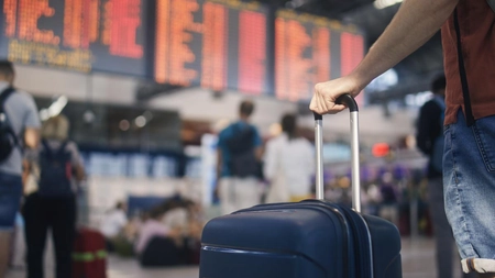 Românii care călătoresc cu avionul primesc banii înapoi! Mulți nu știu că au acest drept