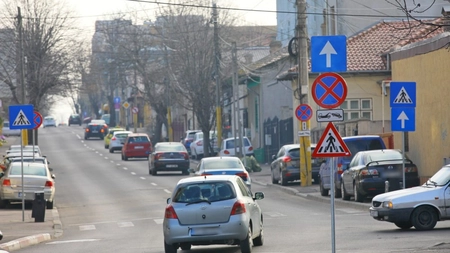 Amenzi de până la 1.000 de lei pentru șoferii care dau cu spatele pe sens unic. Ce alte reguli noi trebuie respectate