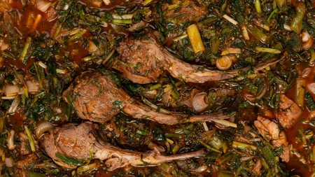 Cum se gătește friptura de miel la cuptor? Rețeta care te va surprinde