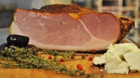 Modul de preparare pentru șunca de porc cu usturoi! Iată de ce ingrediente ai nevoie!