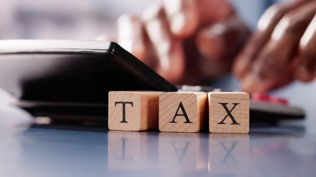 Românii, puși să scoată mai mulți bani din buzunare! Taxa se aplică într-un singur oraș din țară