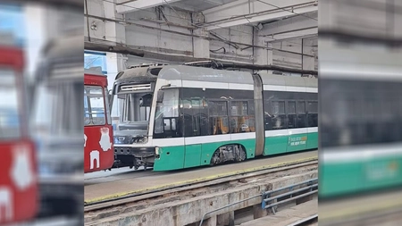 Incompetența de neimaginat la CTP Iași! Un tramvai de 2 milioane de euro este dezmembrat în depou. După un accident minor, a ajuns să fie făcut bucăți pentru piese de schimb