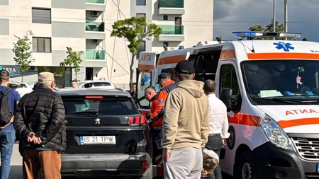 El este șoferul care a făcut spectacol la Lidl Nicolina. A fost nevoie ca geamul autoturismului în care se afla să fie spart pentru a fi luat de poliție