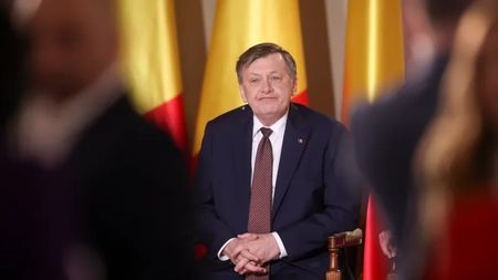 Crin Antonescu avertizează asupra unei perioade tensionate pentru democrația din România, după victoria lui Nicușor Dan