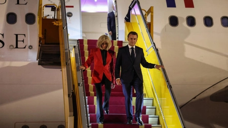 Ce s-a întâmplat, de fapt, între Emmanuel Macron și soția lui, în avion. Dezvăluirile unui martor schimbă tot