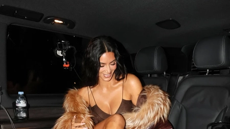 Apariția extravagantă a lui Kim Kardashian în fața instanței pentru jaful din 2016 stârnește controverse: „Un tribunal sau Cannes?”