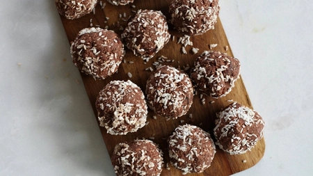 Rețeta de biluțe cu vișine din vișinată, dar și simple, pentru copii – Desert delicios, foarte ușor de preparat, care îți va aminti de copilărie