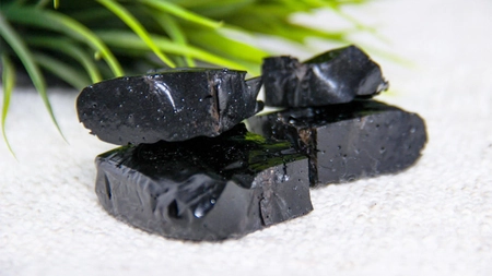 Ce contraindicații are shilajit? Află cui și în ce situații nu este recomandat!