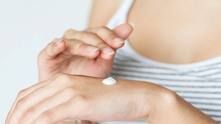 Cum alegi cea mai bună cremă pentru dermatita atopică? Iată tot ce trebuie să știi