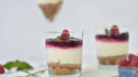 Cheesecake la pahar – Desert delicios, gata în doar 10 minute