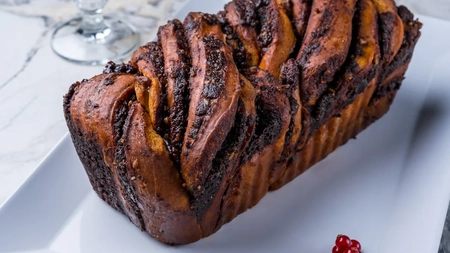 Cozonac însiropat, o reinterpretare delicioasă. Savoarea tradițională într-o variantă mai fragedă