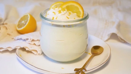 Cum să faci o cremă de lămâie cu mascarpone delicioasă? Este foarte ușor de făcut și poate fi folosită în nenumărate deserturi