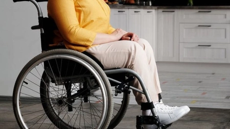 Cine are dreptul la pensie de handicap gradul 1 fără însoțitor? Iată ce prevede legea!