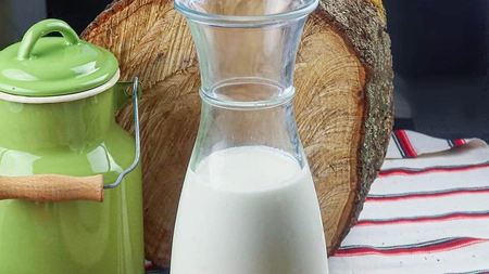 Lapte bătut. Calorii, beneficii și valoare nutritivă