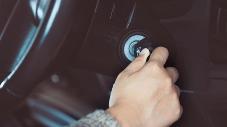 S-a dat lege pentru șoferi! Amendă sau închisoare pentru lăsarea vehiculului nesupravegheat cu motorul pornit!