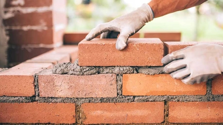 Se scumpesc materialele de construcție! Câți bani trebuie să scoată din buzunare românii care vor să își facă o casă în 2025