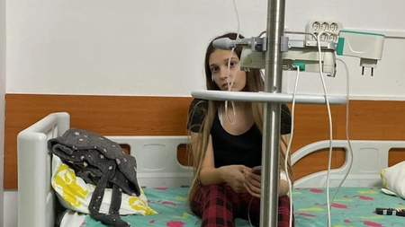 O adolescentă în vârstă de 17 ani, diagnosticată cu cancer, are nevoie urgent de ajutor financiar: „Familia se confruntă cu o povară financiară copleșitoare”