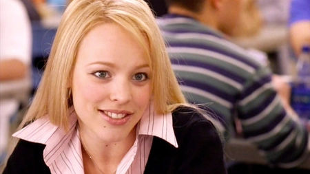 Regina George din „Mean Girls”. Este regina dramelor liceale