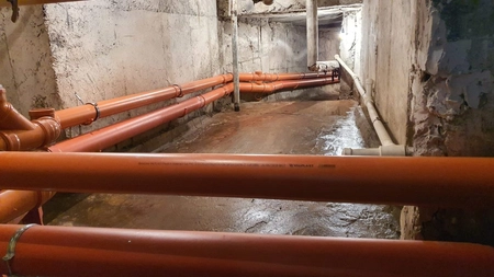 Cine trebuie să plătească reparațiile la subsolul blocului?