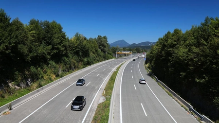 Moarte învăluită în mister pe o autostradă din Austria! Un român, lovit mortal după ce a încercat cu disperare să oprească mașinile în mers