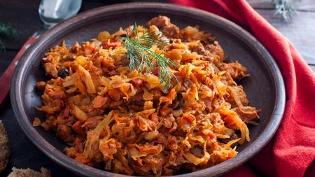 Cum se face varza călită? Un ingredient banal face din acest preparat unul foarte gustos!