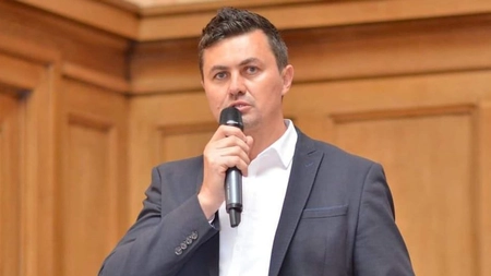 Un cunoscut profesor trage un semnal de alarmă cu privire la volumul de muncă neplătit al cadrelor didactice: „Nu trebuie să fim tratați ca disponibili non-stop”