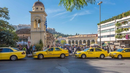 Grecia declanșează revoluția transportului în weekend. Taxiuri subvenționate pentru a combate șofatul sub influența alcoolului