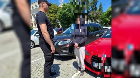 Un tânăr de 25 de ani a pus stăpânire pe o parcare din centrul Iașului! Scotea câte 600 de lei pe zi, însă polițiștii i-au stricat afacerea