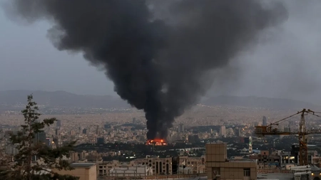 Sute de civili morți în Iran! Israelul spune că țintește militari, dar blocurile se prăbușesc peste oameni