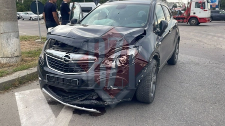 Accident rutier în Tudor Vladimirescu! Un TIR și un autoturism au fost implicate