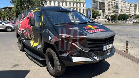 Apariție rară pe străzile din Iași. O camionetă blindată a stârnit rumoare în centrul orașului