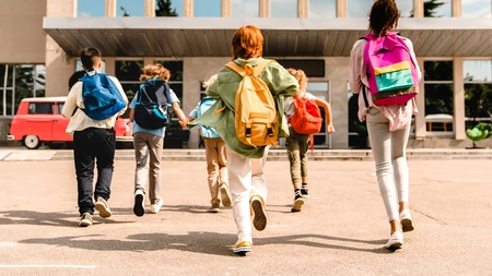 Consiliiul Național al Elevilor a criticat decizia anunțată de ministrul Educației Daniel David privind reorganizarea sistemului de burse