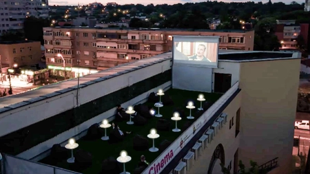 Din iulie, poți să-ți vezi filmul favorit chiar de pe acoperiș. Proiecții speciale, seri răcoroase și atmosferă de vacanță