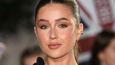 Georgia Steel își etalează silueta tonifiată în vacanța din Dubai. Imagini cu vedeta într-un bikini alb impecabil