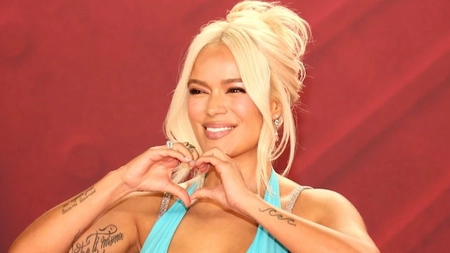 Karol G alege să poarte un bikini vintage, cu impact puternic emoțional. „Nu am cuvinte să vă mulțumesc pentru această colaborare”