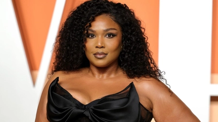 Lizzo își face curaj să își etaleze corpul într-un bikini, după transformarea radicală cu Ozempic. Fanii sunt în extaz!