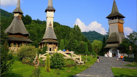 Descoperă Mânăstirea Peri din Săpânța. Cea mai înaltă biserică din lemn din Europa!