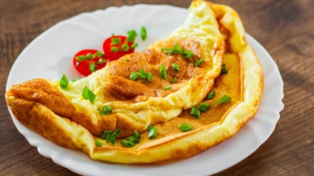 Câte calorii are o omletă din 2 ouă? Iată cum îți poate influența dieta consumul său