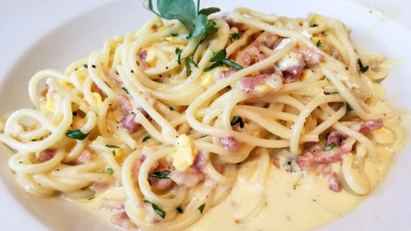Pericolul din farfurie atunci când comanzi paste carbonara la restaurant! Specialiștii trag un semnal de alarmă