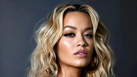 Rita Ora are o ședință foto senzuală. Cântăreața încălzește atmosfera verii cu un nou single exploziv