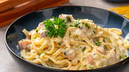 Sos alb pentru paste cu smântână – Rețetă simplă, delicioasă și foarte cremoasă