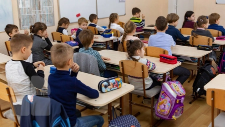 În următorii ani, numărul elevilor dintr-o clasă ar putea crește. Reforma propusă de Daniel David stârnește controverse în educație