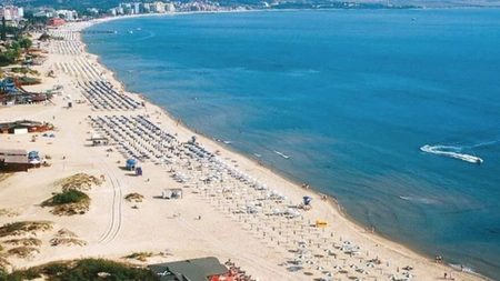 Fenomen neașteptat la Marea Neagră! Turiștii nici nu se încumetă să intre în mare