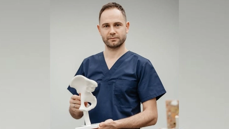La 40 de ani, Ionuț Sandu s-a decis să-și schimbe cu totul parcursul profesional! S-a înscris la UMF Iași, iar acum este șef de promoție la Balneofiziokinetoterapie și Recuperare Medicală: „Facultatea a fost o renaștere profesională și personală”
