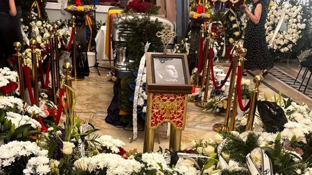 Moment sfâşietor la înmormântarea lui Mihai Leu. Fiul şi soţia fostului campion au cedat în faţa durerii