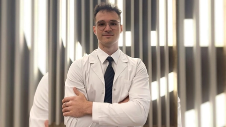 Mihnea-Vlad Rozmalin este șeful de promoție de la Medicină, UMF Iași! Tânărul a mărturisit că, încă din liceu, a iubit Biologia: „A alege Medicina este un act nobil”