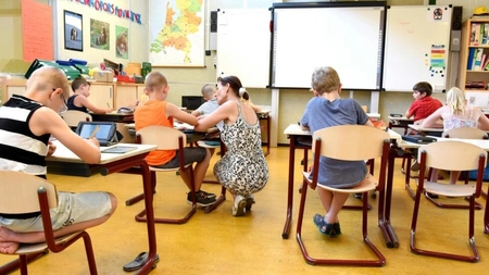 Profesorii din Iași îl pun la zid pe Ilie Bolojan! Aceștia reacționează dur la majorarea normei didactice: „Această măsură va conduce la blocarea generală a sistemului”