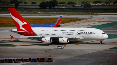 Avionul uriaș care întoarce toate privirile, dar ascunde un secret scump