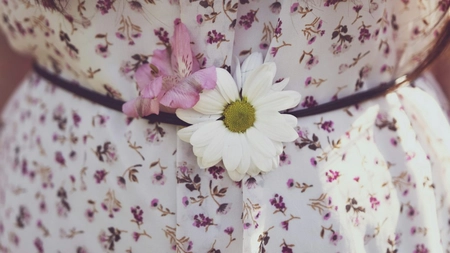 Ia românească și denimul – combinația neașteptată care cucerește moda