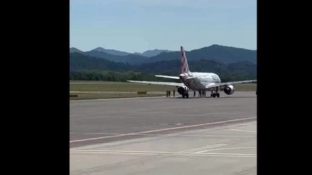 Tragedie pe aeroportul din Bergamo! Un bărbat a murit după ce a fost aspirat de motorul unui avion